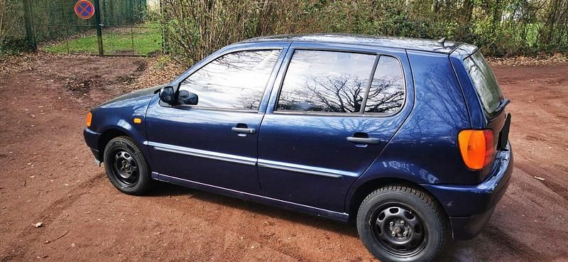 Gebraucht VW Polo 60 PS (44 kW) 1997 Blau Kleinwagen
