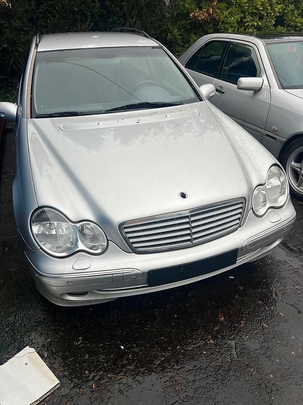 Gebraucht Mercedes C220 143 PS (105 kW) 2002 Silber Kombi