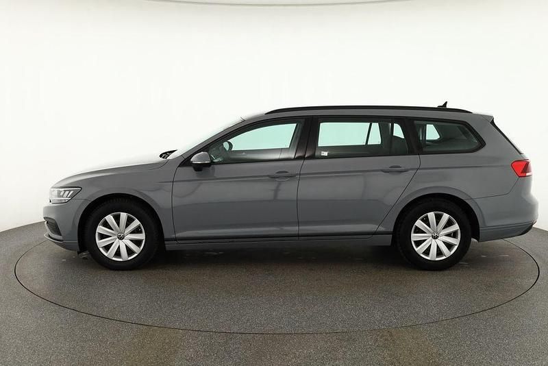 Gebraucht VW Passat 122 PS (89 kW) 2022 Grau Kombi
