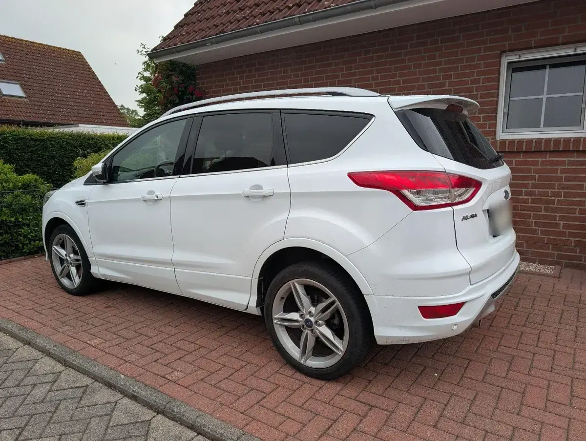 Gebraucht Ford Kuga Individual 179 PS (131 kW) 2016 Weiß SUV