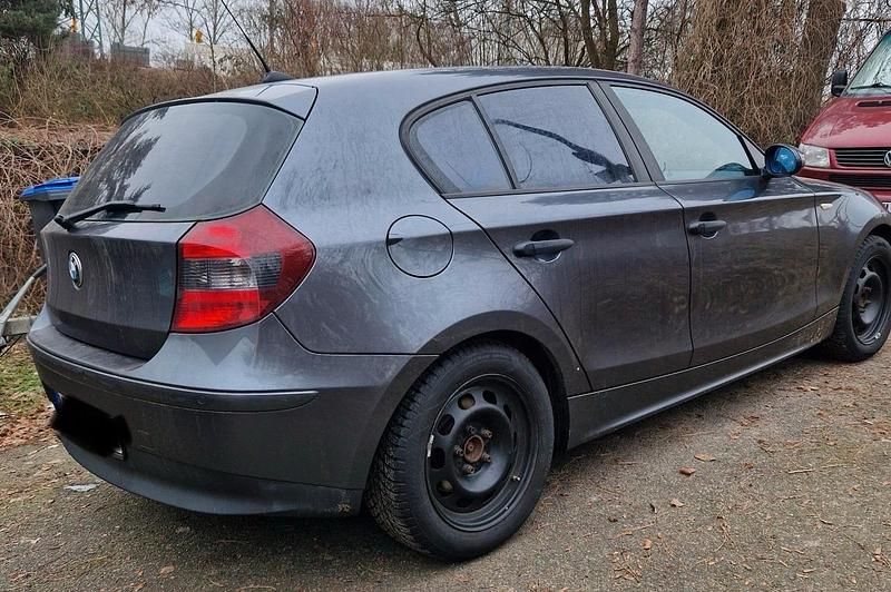 Gebraucht BMW 118 122 PS (89 kW) 2005 Grau Kleinwagen