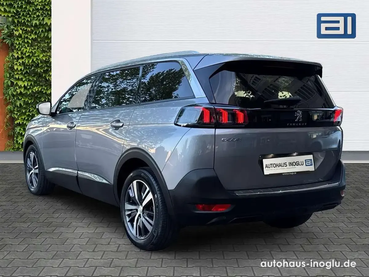 Gebraucht Peugeot 5008 Allure 131 PS (96 kW) 2024 Grau SUV