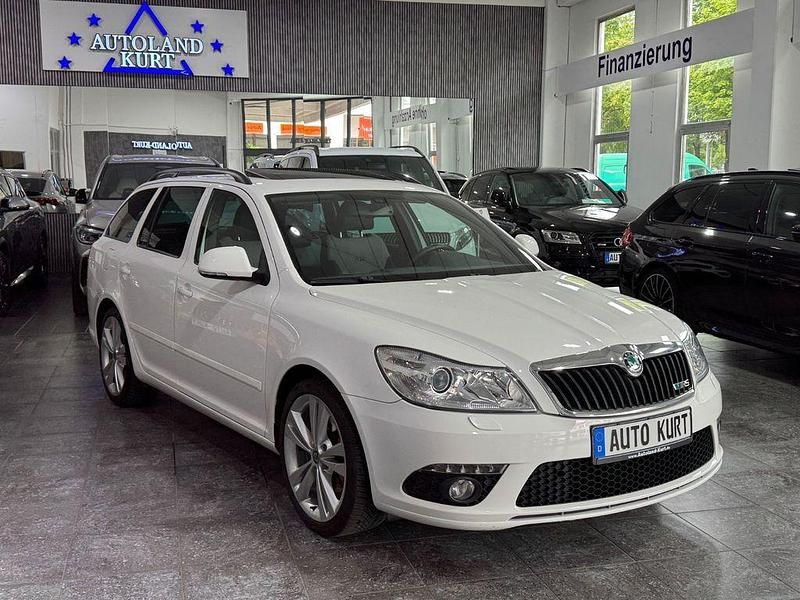Weiß Gebraucht 2011 Skoda Octavia RS Kombi | 6.950 € (Guter Preis) - Bild 1/4