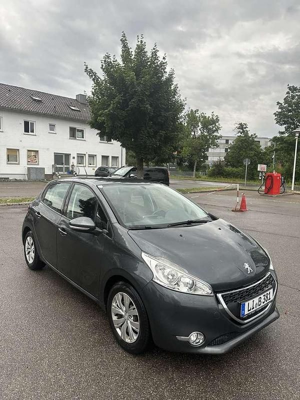 Grau Gebraucht 2013 Peugeot 208 Style Kleinwagen | 3.990 € (Fairer Preis) - Bild 1/4