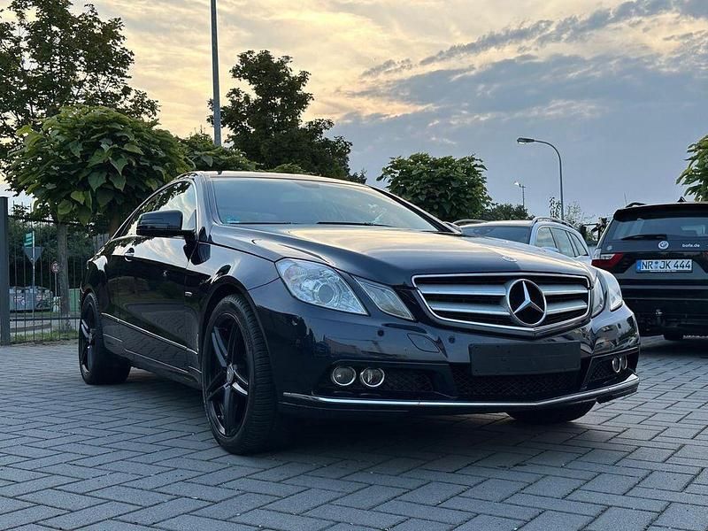 Blau Gebraucht 2011 Mercedes E350 Coupé | 5.900 € (Teuer) - Bild 1/4