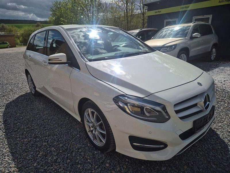 Gebraucht Mercedes B180 Style 122 PS (89 kW) 2017 Weiß Kleinwagen