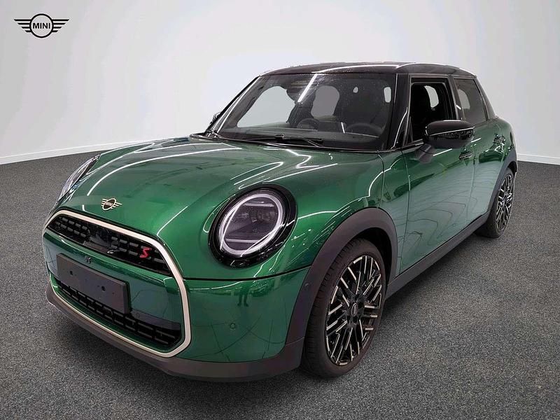 Grün Gebraucht 2024 Mini Cooper S Favoured Kleinwagen | 35.299 € (Teuer) - Bild 1/3