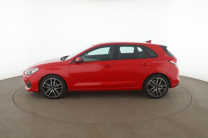 Gebraucht Hyundai i30 Select 120 PS (88 kW) 2019 Rot Limousine