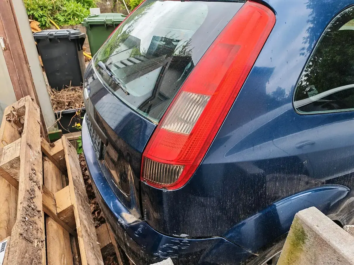 Gebraucht Ford Fiesta 100 PS (73 kW) 2005 Blau Kleinwagen