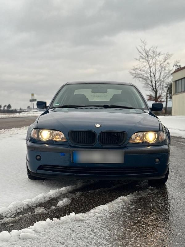 Blau Gebraucht 2001 BMW 325 Limousine | 3.800 € (Guter Preis) - Bild 1/4