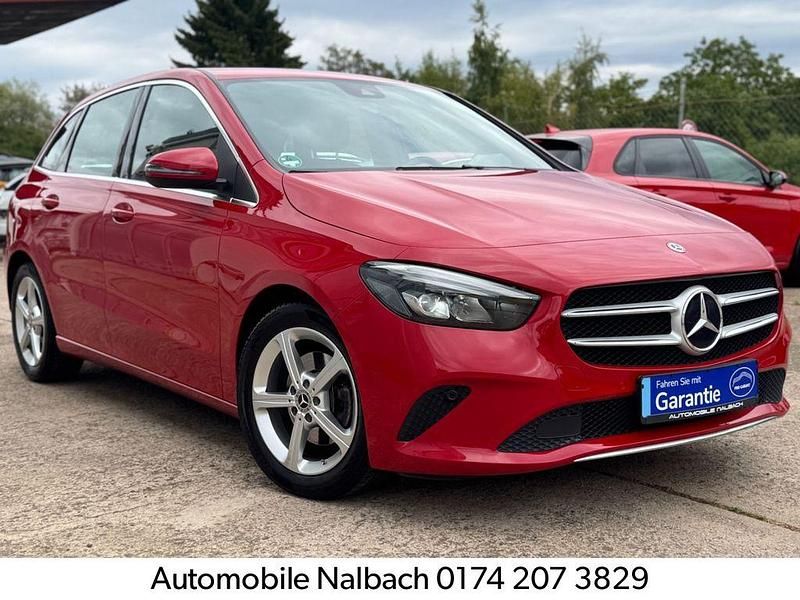 Rot Gebraucht 2019 Mercedes B200 Progressive Van / Kleinbus | 19.990 € (Guter Preis) - Bild 1/4