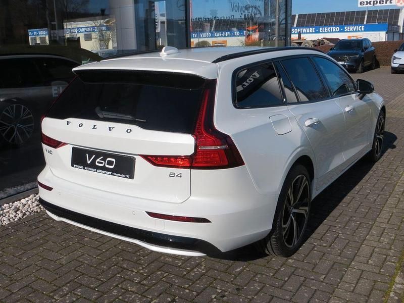 Neu Volvo V60 Plus 197 PS (144 kW) 2026 Weiß Kombi