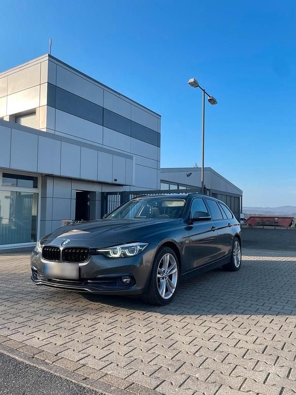 Gebraucht BMW 320 Sport Line 190 PS (139 kW) 2018 Grau Kombi