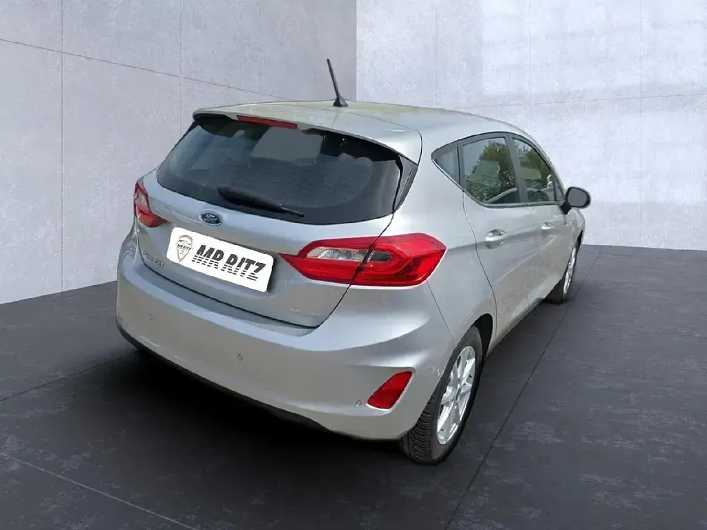 Second-hand Ford Fiesta Titanium 101 CP (74 kW) 2017 Argintiu Hatchback