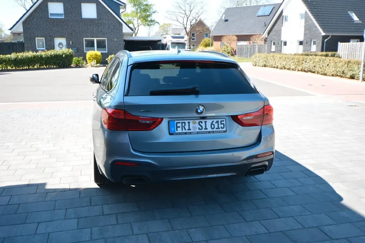 Używany BMW M550 Shadowline 400 KM (294 kW) 2018 Niebieski Sedan/Limuzyna