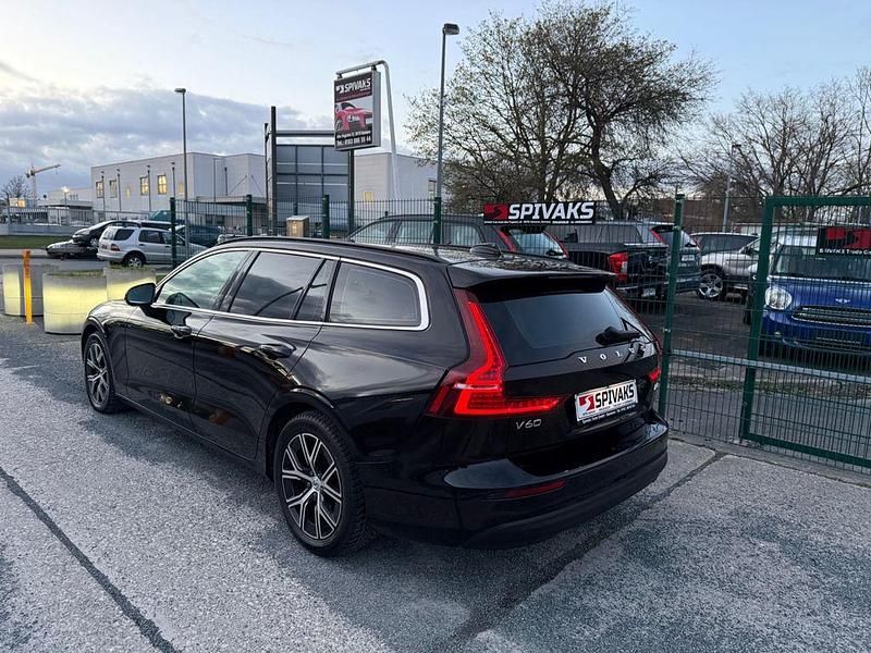 Gebraucht Volvo V60 Core 197 PS (144 kW) 2023 Schwarz Kombi
