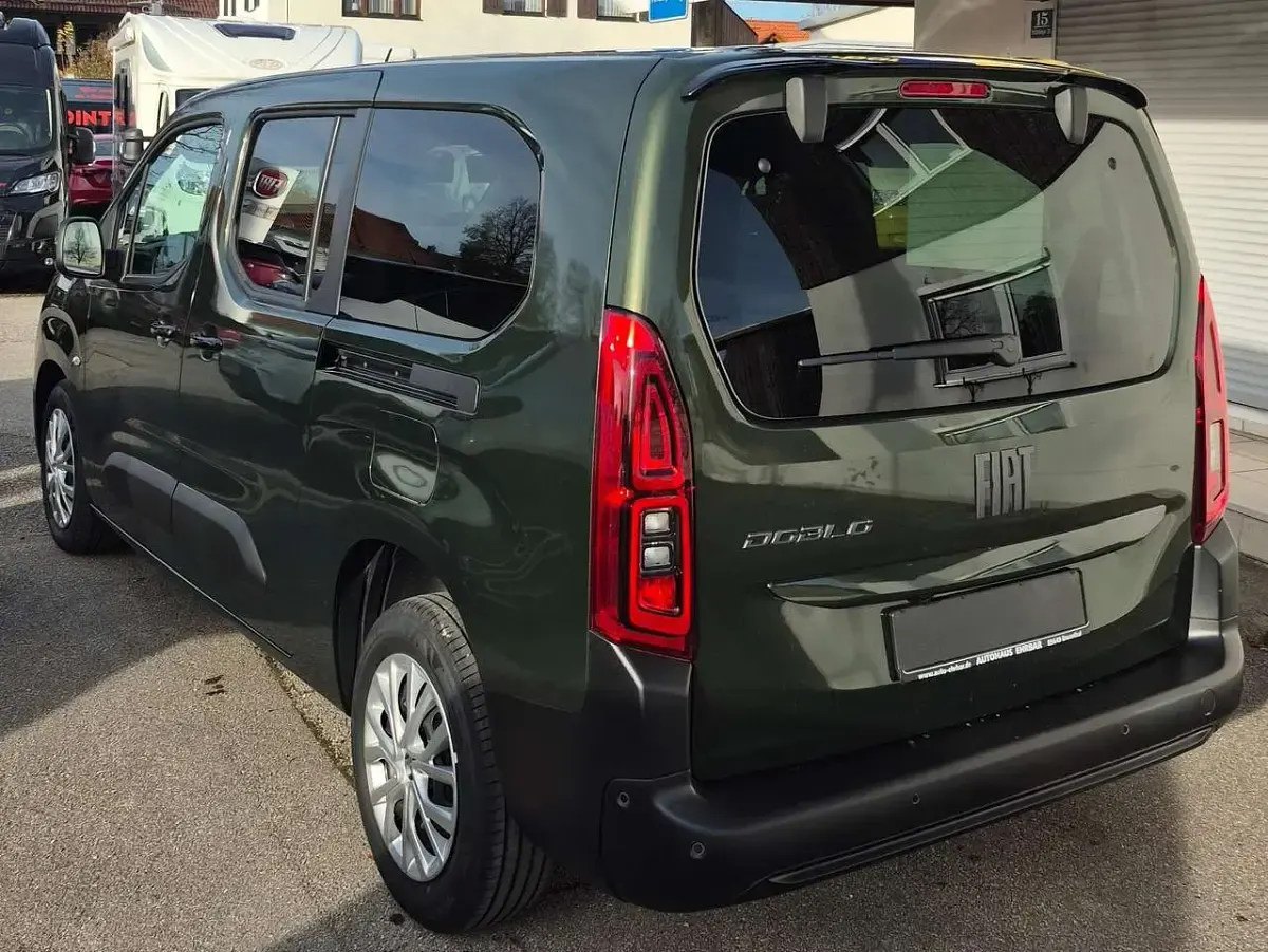 Neu Fiat Doblò 131 PS (96 kW) 2025 Khaki Van / Kleinbus
