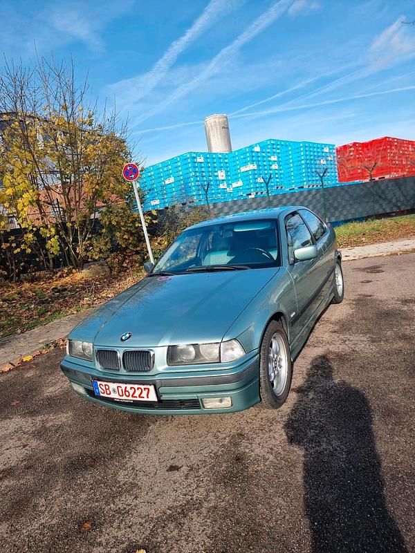 Grün Gebraucht 2000 BMW 316 Compact Kleinwagen | 3.199 € (Etwas zu teuer) - Bild 1/4