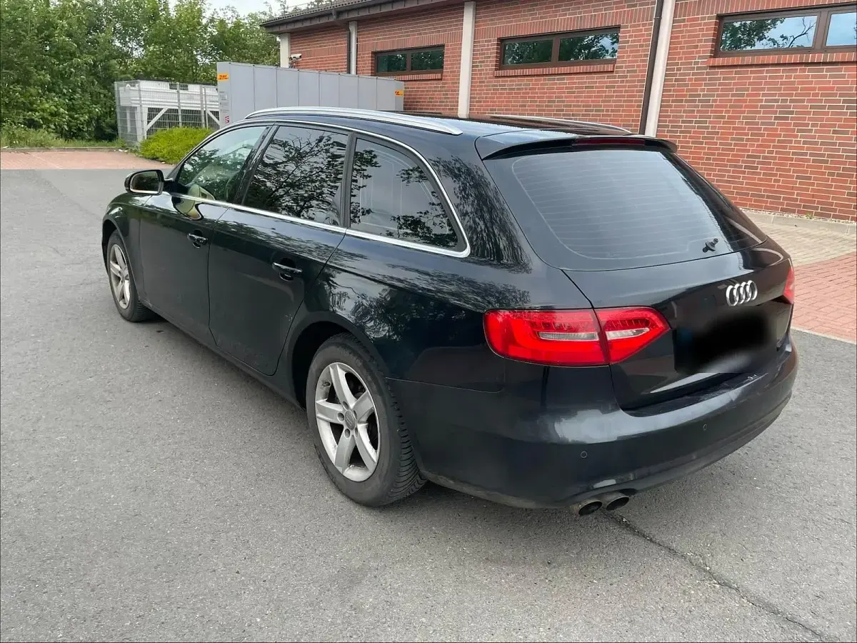 Używany Audi A4 143 KM (105 kW) 2012 Czarny Kombi