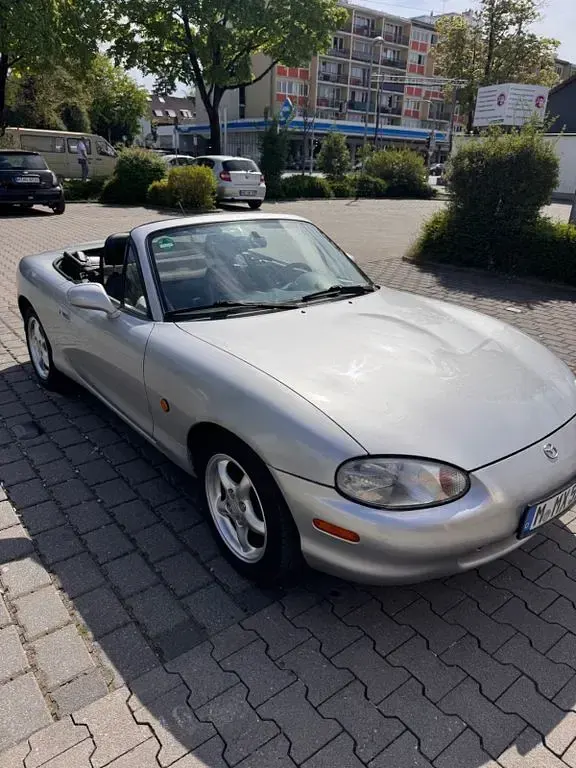 Second-hand Mazda MX5 140 CP (102 kW) 2000 Argintiu Cabrio