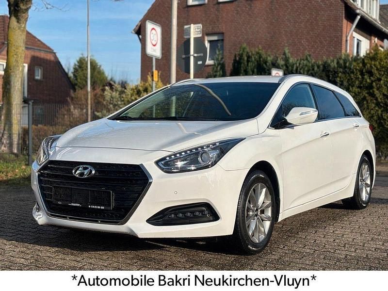 Weiß Gebraucht 2018 Hyundai i40 Trend Kombi | 10.999 € (Guter Preis) - Bild 1/4