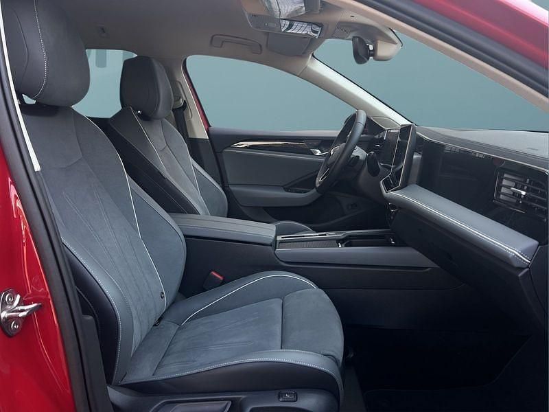 Gebraucht VW Passat 150 PS (110 kW) 2024 Rot Kombi