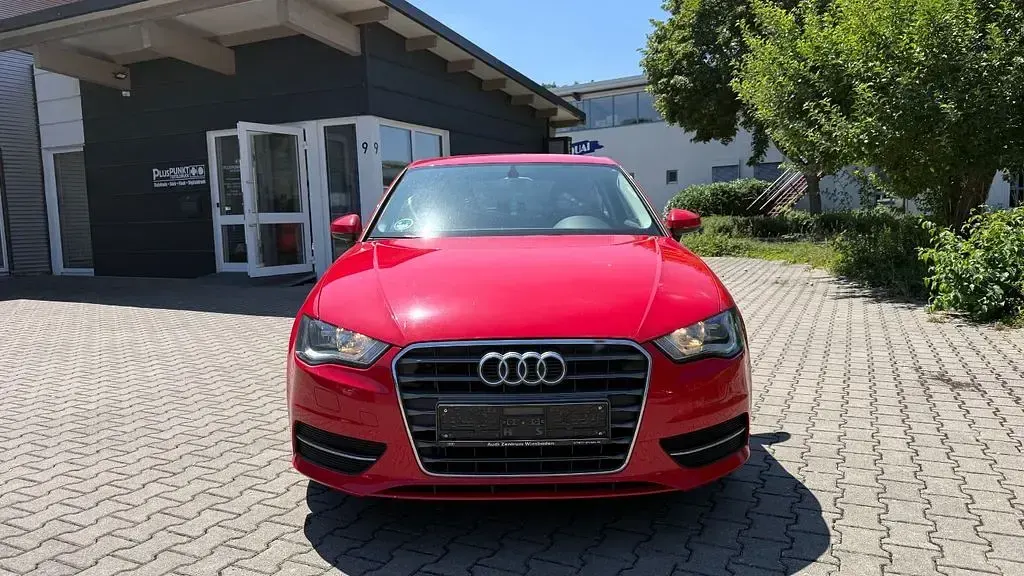 Gebraucht Audi A3 Attraction 105 PS (77 kW) 2013 Rot Kleinwagen