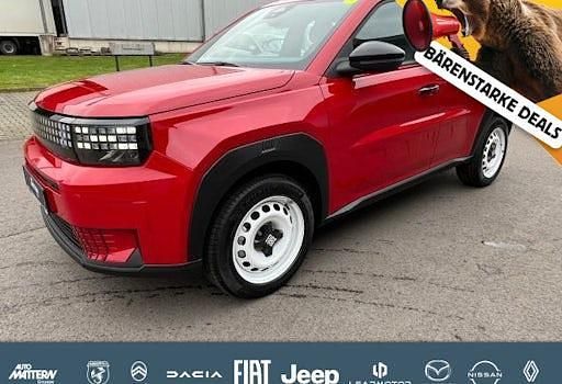Neu Fiat Grande Panda Red 83 kW (113 PS) 2025 Rot Kleinwagen