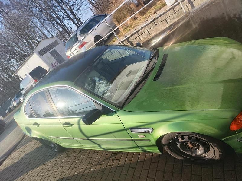 Gebraucht BMW 320 150 PS (110 kW) 2000 Grün Limousine