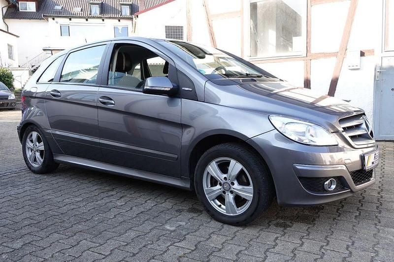 Gebraucht Mercedes B180 116 PS (85 kW) 2009 Grau Van / Kleinbus
