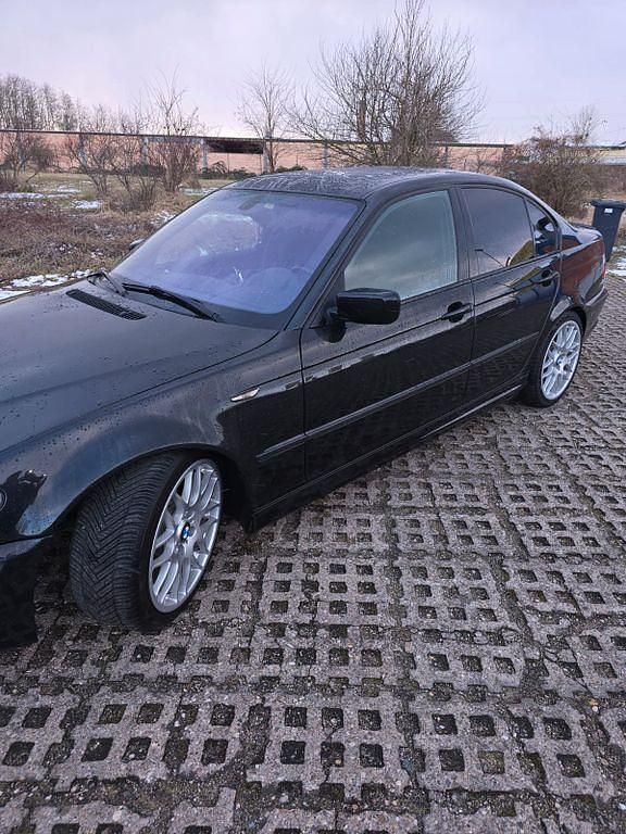 Schwarz Gebraucht 2003 BMW 330 Shadowline Limousine | 10.000 € (Fairer Preis) - Bild 1/4