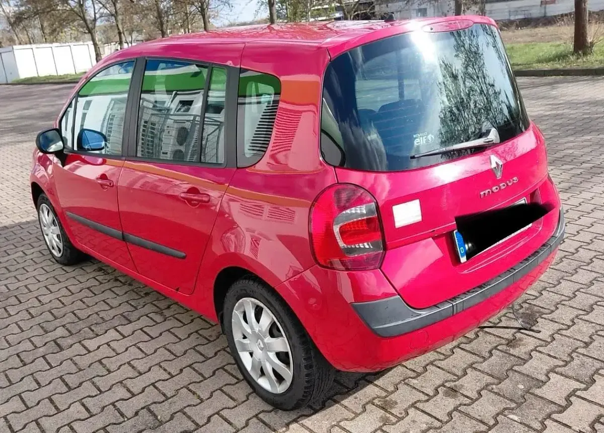 Usado Renault Modus 75 CV (55 kW) 2011 Rojo Monovolumen