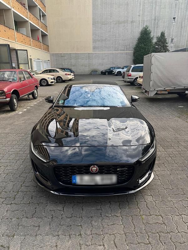 Schwarz Gebraucht 2021 Jaguar F-Type R-Dynamic Coupé | 63.999 € - Bild 1/4