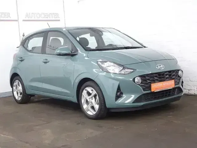Gebraucht Hyundai i10 Trend 67 PS (49 kW) 2022 Grün Kleinwagen