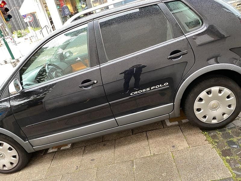 Schwarz Gebraucht 2006 VW Polo Cross Kleinwagen | 2.000 € (Fairer Preis) - Bild 1/4
