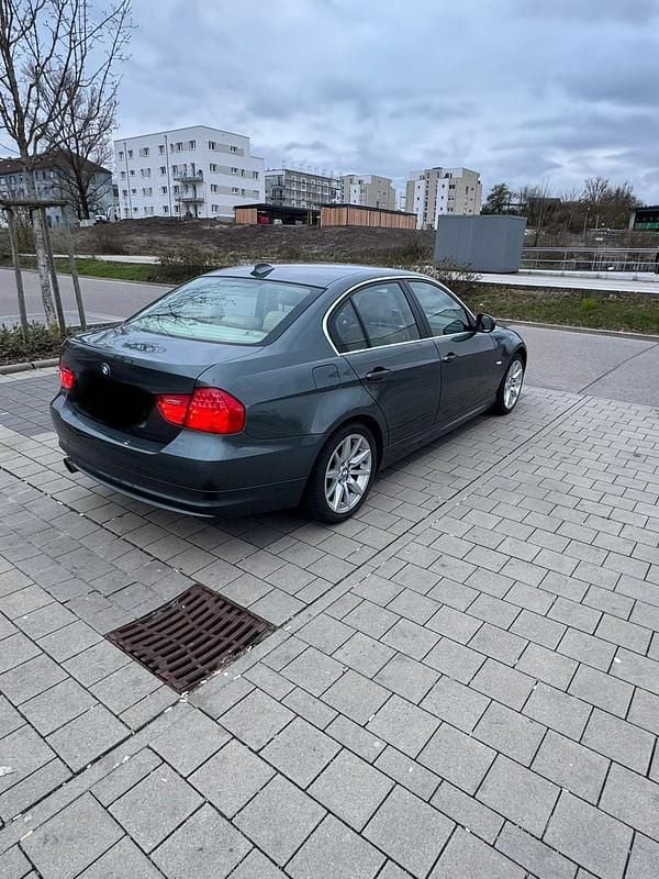 Gebraucht BMW 330 245 PS (180 kW) 2009 Grau Limousine