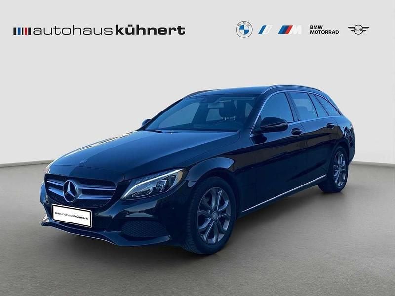Obsidian black metallic paint Gebraucht 2016 Mercedes C180 Avantgarde Kombi | 19.755 € (Fairer Preis) - Bild 1/4