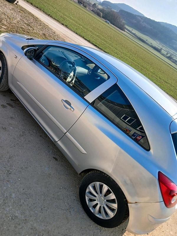 Second-hand Opel Corsa 60 CP (44 kW) 2006 Gri Hatchback