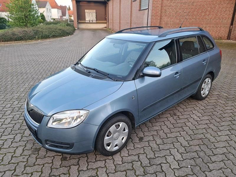 Blau Gebraucht 2009 Skoda Fabia Kombi | 3.999 € (Teuer) - Bild 1/4