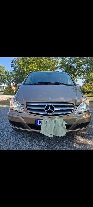 Gold Gebraucht 2012 Mercedes Viano Van / Kleinbus | 20.490 € (Fairer Preis) - Bild 1/4