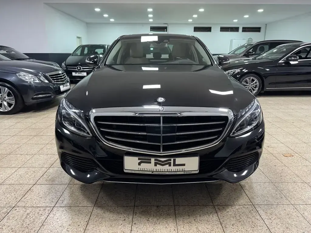 Gebraucht Mercedes C300 204 PS (150 kW) 2015 Schwarz Limousine