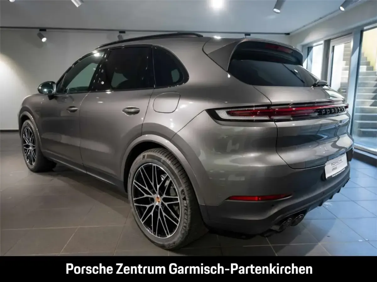 Gebraucht Porsche Cayenne 470 PS (345 kW) 2024 Quarzitgrau SUV
