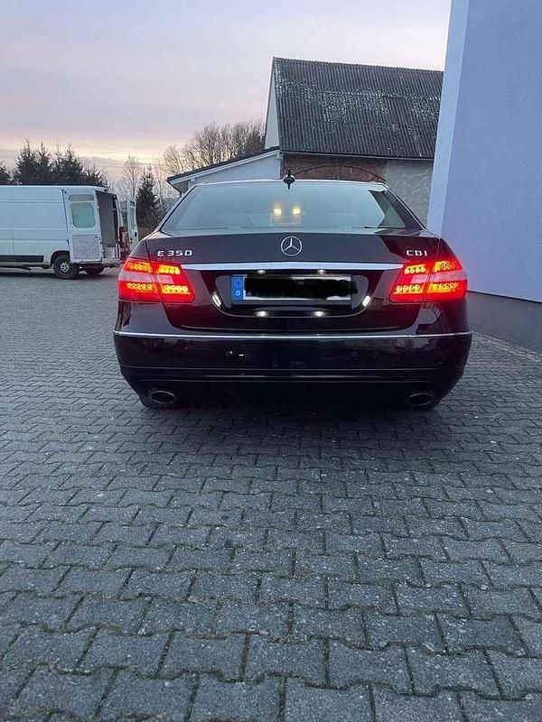 Schwarz Gebraucht 2012 Mercedes E350 Elegance Limousine | 9.199 € (Guter Preis) - Bild 1/4