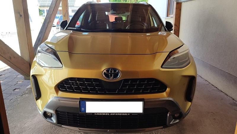 Gold Gebraucht 2022 Toyota Yaris Cross SUV | 23.999 € (Guter Preis) - Bild 1/4