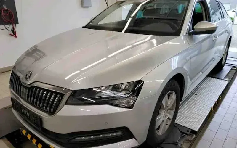 Gebraucht Skoda Superb Ambition 150 PS (110 kW) 2024 Silber Kombi