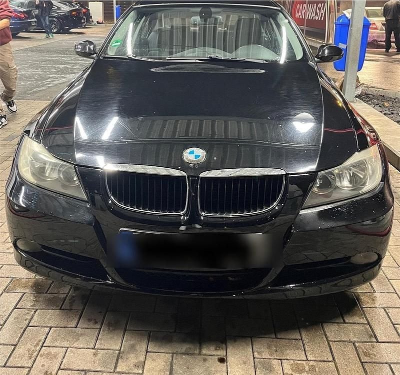 Schwarz Gebraucht 2006 BMW 320 Limousine | 2.100 € (Superpreis) - Bild 1/4