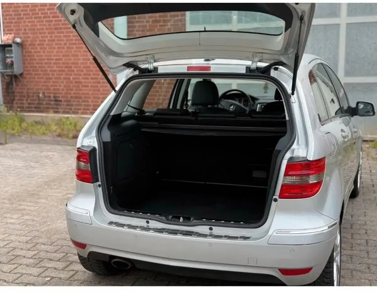 Gebraucht Mercedes B150 95 PS (69 kW) 2008 Silber Van / Kleinbus