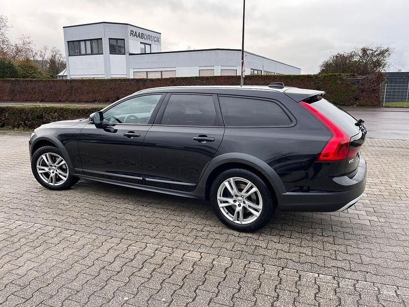 Schwarz Gebraucht 2018 Volvo V90 CC Kombi | 24.400 € (Fairer Preis) - Bild 1/4