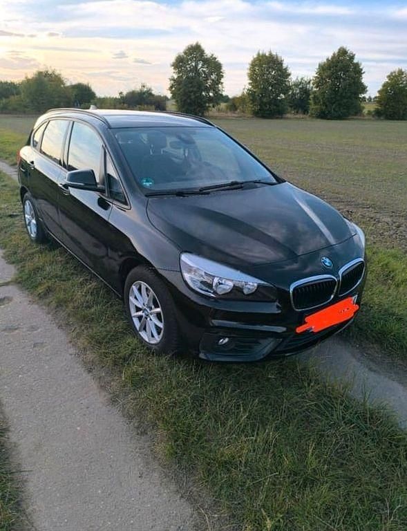 Schwarz Gebraucht 2015 BMW 218 Active Tourer Van / Kleinbus | 8.900 € (Guter Preis) - Bild 1/4