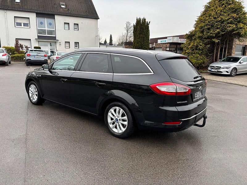 Gebraucht Ford Mondeo 145 PS (106 kW) 2012 Schwarz Kombi